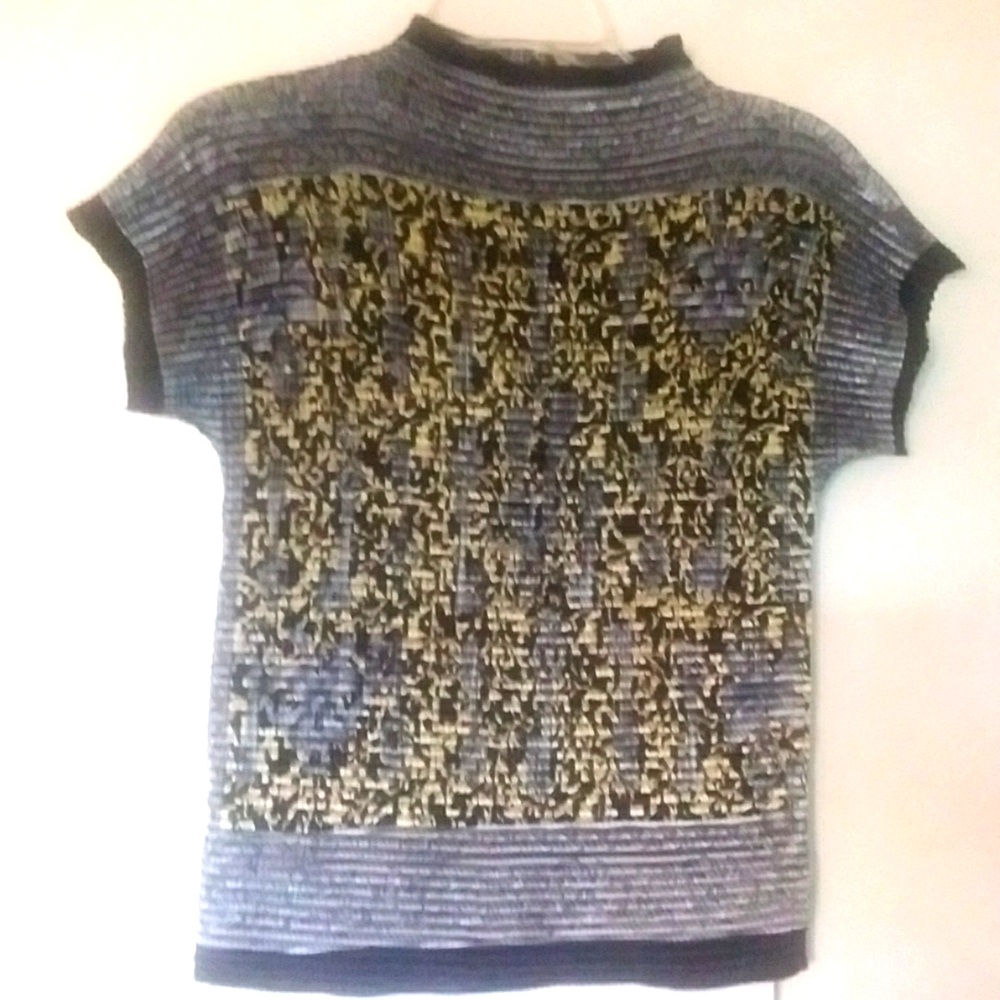 AMBER DAWN top. Size small/medium.
